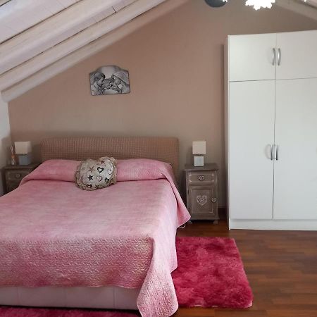 Billy House Hotel Ачиреале Екстериор снимка