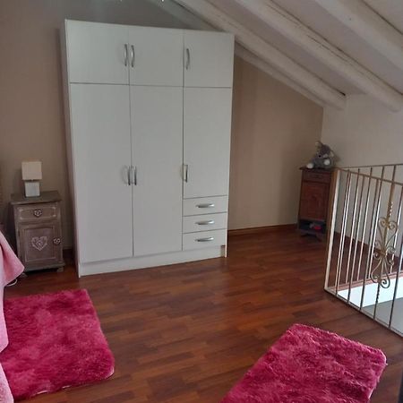 Billy House Hotel Ачиреале Екстериор снимка