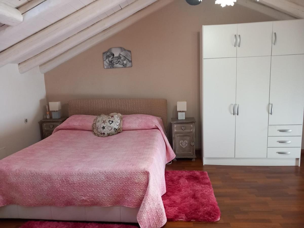 Billy House Hotel Ачиреале Екстериор снимка