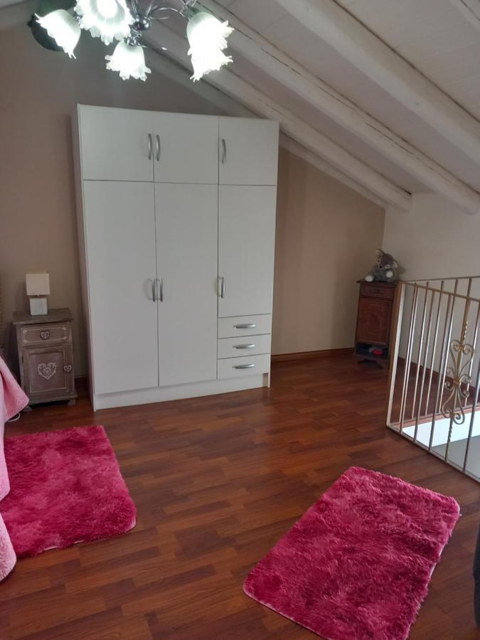Billy House Hotel Ачиреале Екстериор снимка